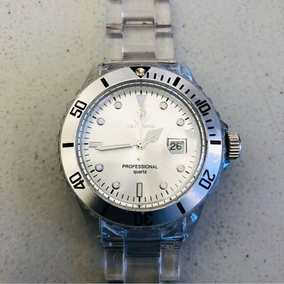 Toy Watch Clear Plastic watch ( Broken Band) - Picture 1 of 2
